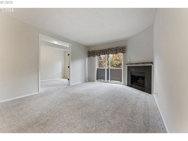 4320 S CORBETT Ave 202, Portland, OR 97239