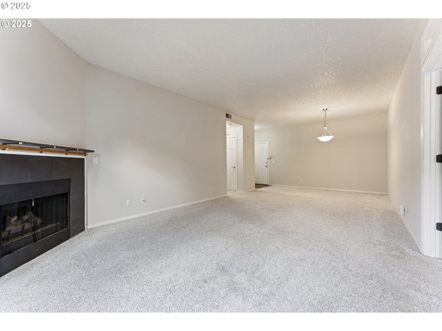 4320 S CORBETT Ave 202, Portland, OR 97239