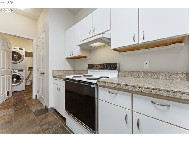 4320 S CORBETT Ave 202, Portland, OR 97239