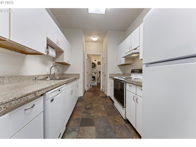 4320 S CORBETT Ave 202, Portland, OR 97239