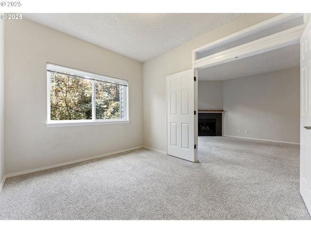 4320 S CORBETT Ave 202, Portland, OR 97239