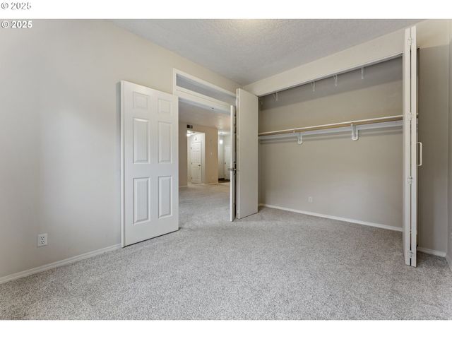 4320 S CORBETT Ave 202, Portland, OR 97239