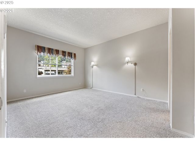 4320 S CORBETT Ave 202, Portland, OR 97239