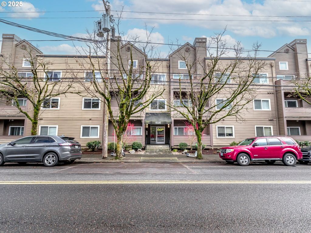 4320 S CORBETT Ave 202, Portland, OR 97239