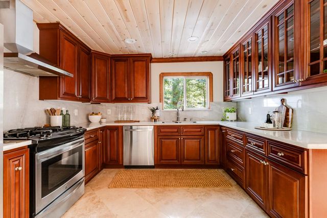 23535 Treeview Trail, Los Gatos, CA 95033