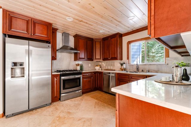 23535 Treeview Trail, Los Gatos, CA 95033