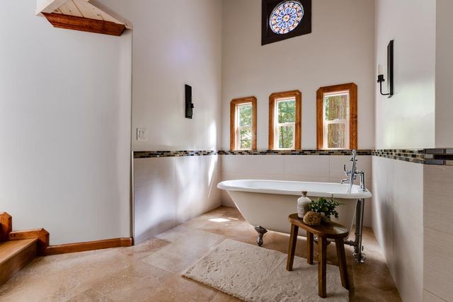 23535 Treeview Trail, Los Gatos, CA 95033