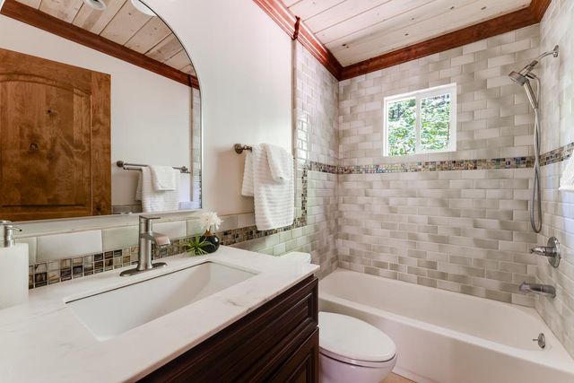 23535 Treeview Trail, Los Gatos, CA 95033