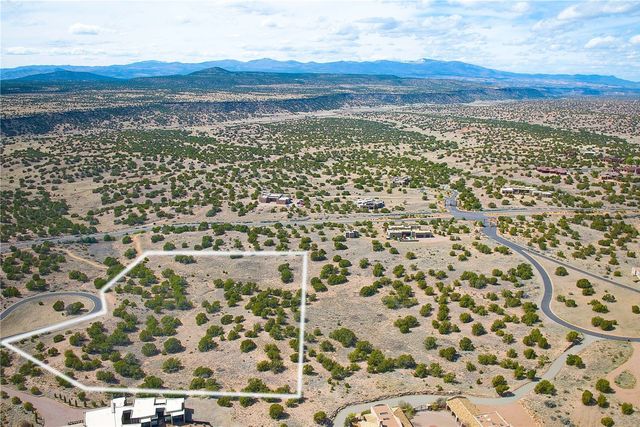 20 Hacienda Caballero, Santa Fe, NM 87506