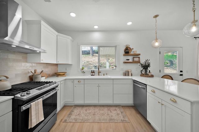 6066 Terra Linda Way, Redding, CA 96003