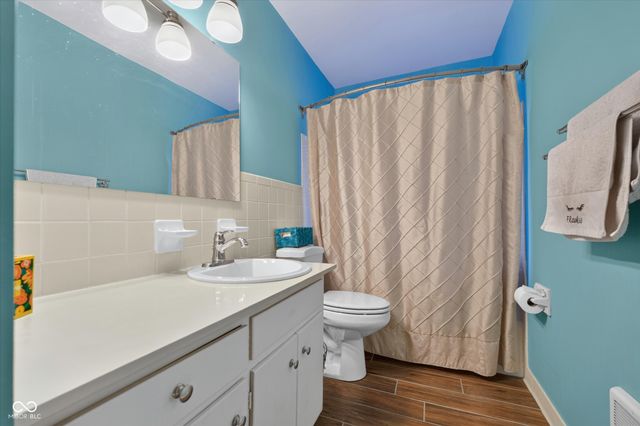 5026 Allisonville Road B, Indianapolis, IN 46205