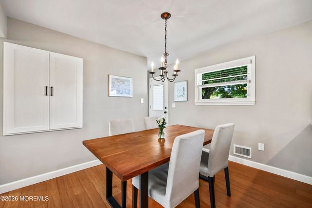 29 Surrey Drive, Hamilton Square, NJ 08690