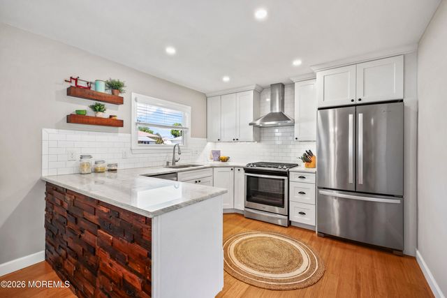 29 Surrey Drive, Hamilton Square, NJ 08690