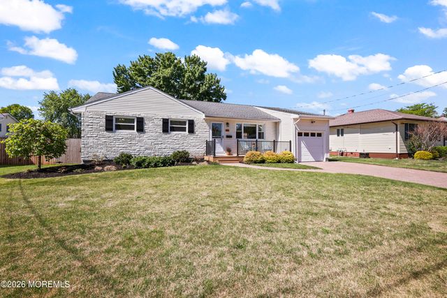 29 Surrey Drive, Hamilton Square, NJ 08690