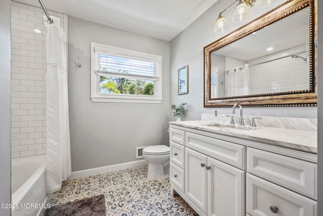 29 Surrey Drive, Hamilton Square, NJ 08690