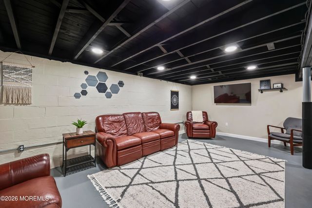 29 Surrey Drive, Hamilton Square, NJ 08690