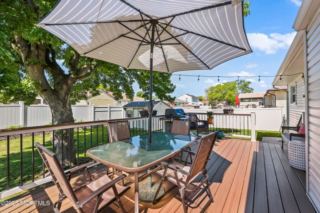 29 Surrey Drive, Hamilton Square, NJ 08690