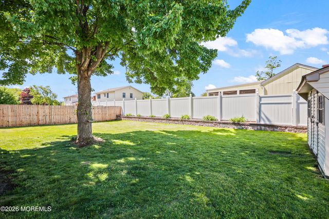 29 Surrey Drive, Hamilton Square, NJ 08690