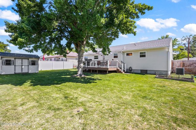 29 Surrey Drive, Hamilton Square, NJ 08690