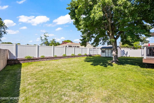 29 Surrey Drive, Hamilton Square, NJ 08690