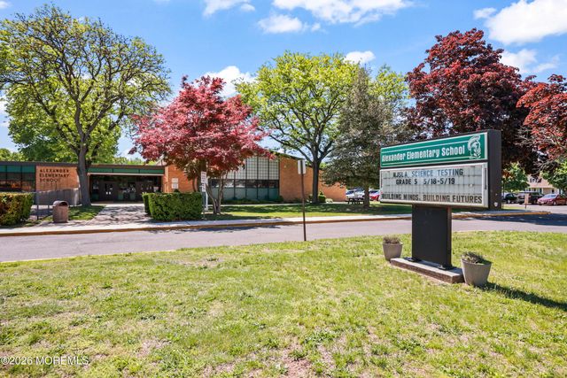 29 Surrey Drive, Hamilton Square, NJ 08690