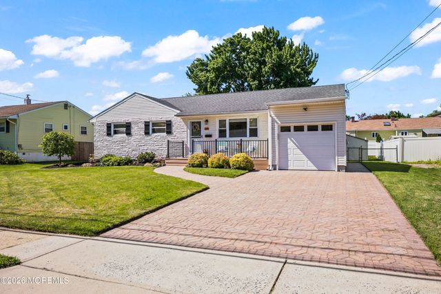 29 Surrey Drive, Hamilton Square, NJ 08690
