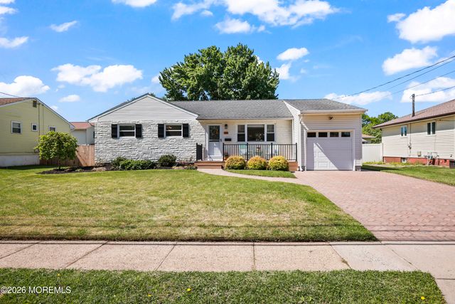 29 Surrey Drive, Hamilton Square, NJ 08690