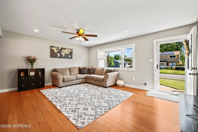 29 Surrey Drive, Hamilton Square, NJ 08690