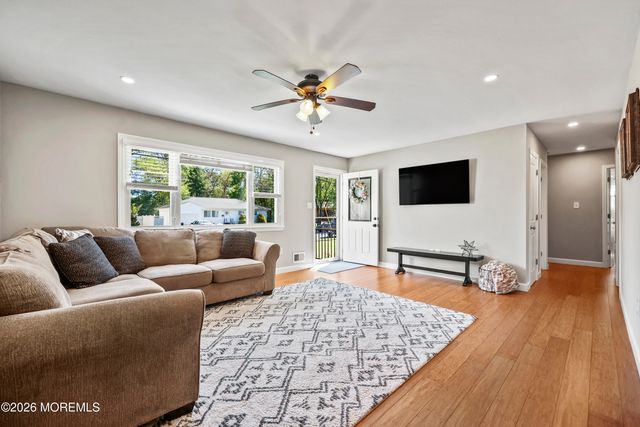 29 Surrey Drive, Hamilton Square, NJ 08690