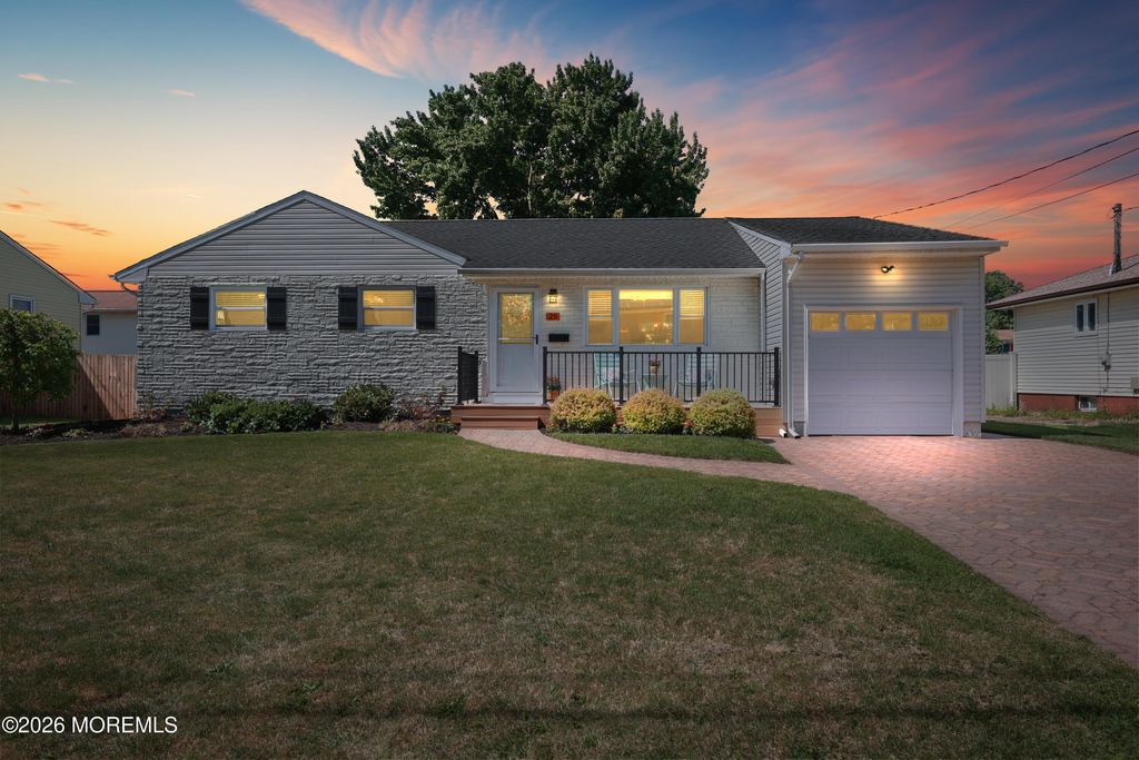 29 Surrey Drive, Hamilton Square, NJ 08690
