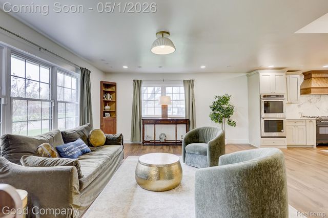 31729 Mayfair Lane, Beverly Hills Village, MI 48025