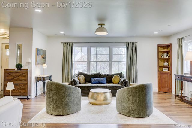 31729 Mayfair Lane, Beverly Hills Village, MI 48025