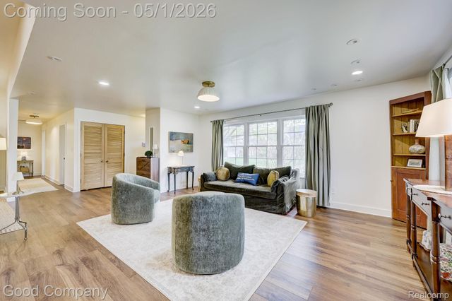 31729 Mayfair Lane, Beverly Hills Village, MI 48025