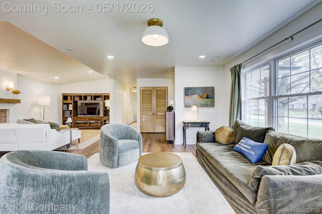 31729 Mayfair Lane, Beverly Hills Village, MI 48025