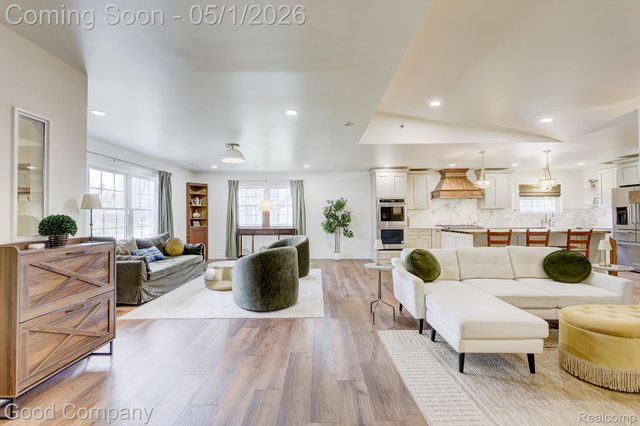 31729 Mayfair Lane, Beverly Hills Village, MI 48025