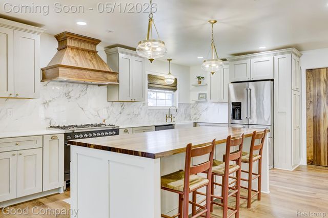 31729 Mayfair Lane, Beverly Hills Village, MI 48025
