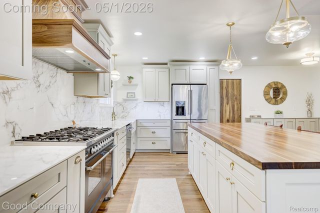 31729 Mayfair Lane, Beverly Hills Village, MI 48025