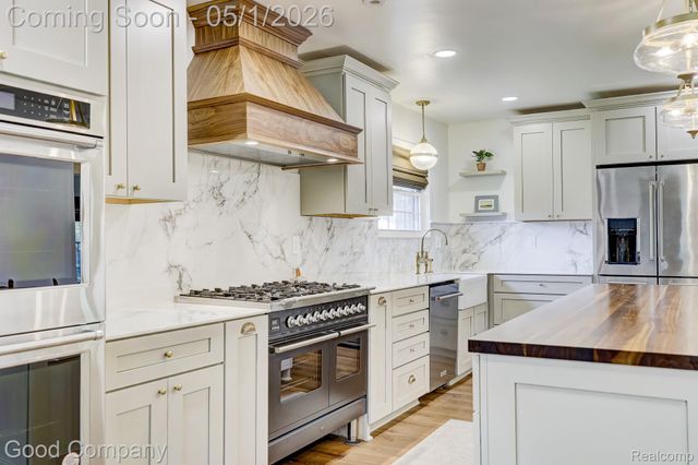 31729 Mayfair Lane, Beverly Hills Village, MI 48025