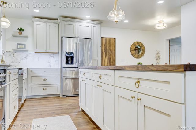31729 Mayfair Lane, Beverly Hills Village, MI 48025