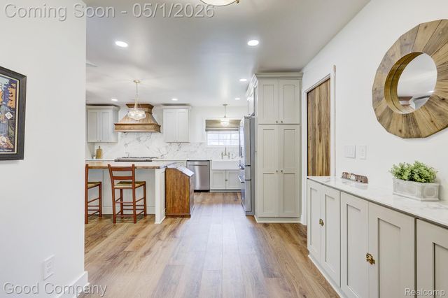 31729 Mayfair Lane, Beverly Hills Village, MI 48025