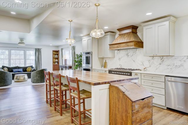 31729 Mayfair Lane, Beverly Hills Village, MI 48025