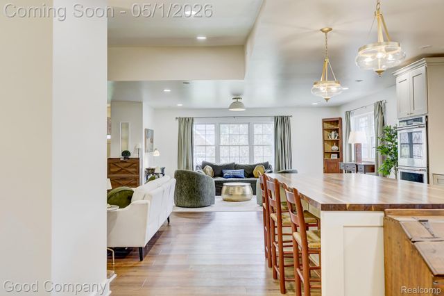 31729 Mayfair Lane, Beverly Hills Village, MI 48025