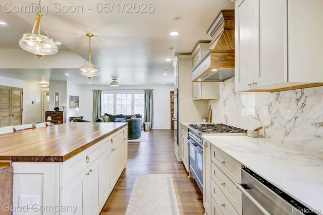 31729 Mayfair Lane, Beverly Hills Village, MI 48025