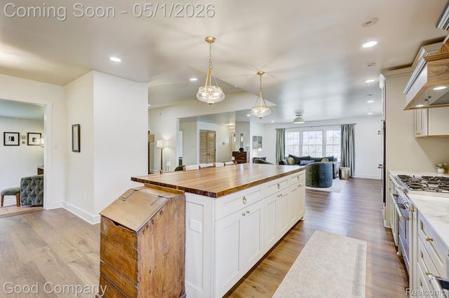 31729 Mayfair Lane, Beverly Hills Village, MI 48025