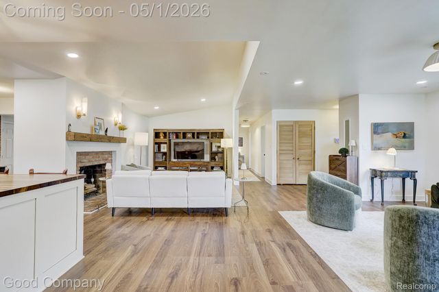 31729 Mayfair Lane, Beverly Hills Village, MI 48025
