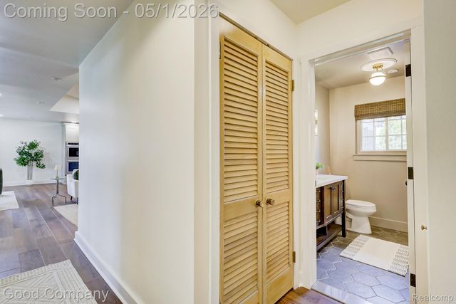 31729 Mayfair Lane, Beverly Hills Village, MI 48025