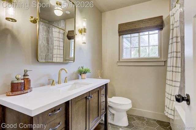 31729 Mayfair Lane, Beverly Hills Village, MI 48025