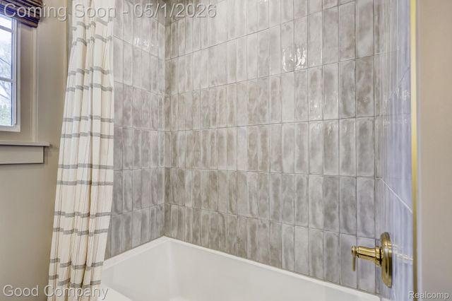 31729 Mayfair Lane, Beverly Hills Village, MI 48025