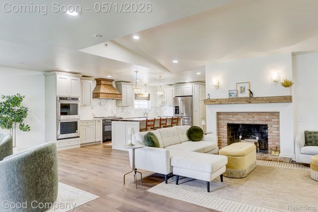31729 Mayfair Lane, Beverly Hills Village, MI 48025