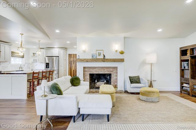 31729 Mayfair Lane, Beverly Hills Village, MI 48025